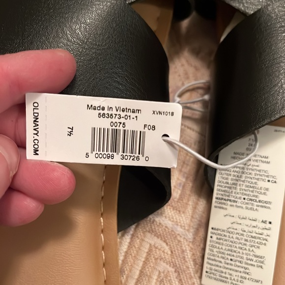 Old Navy Black Faux-Leather Cross-Strap Sandals / NWT/ 7.5 - Picture 5 of 6